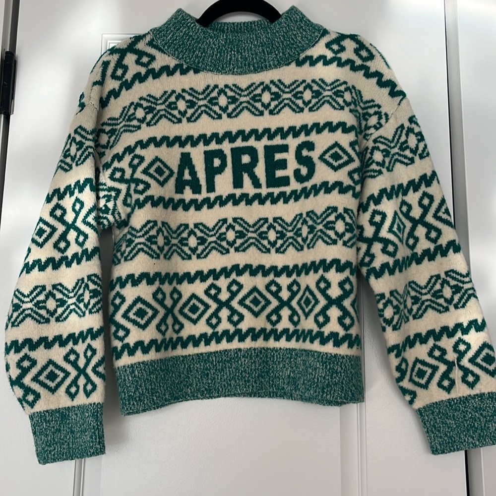Apres sweater size M